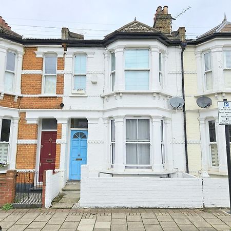 Two Bedroom Flat With Private Patio In Battersea London Eksteriør billede
