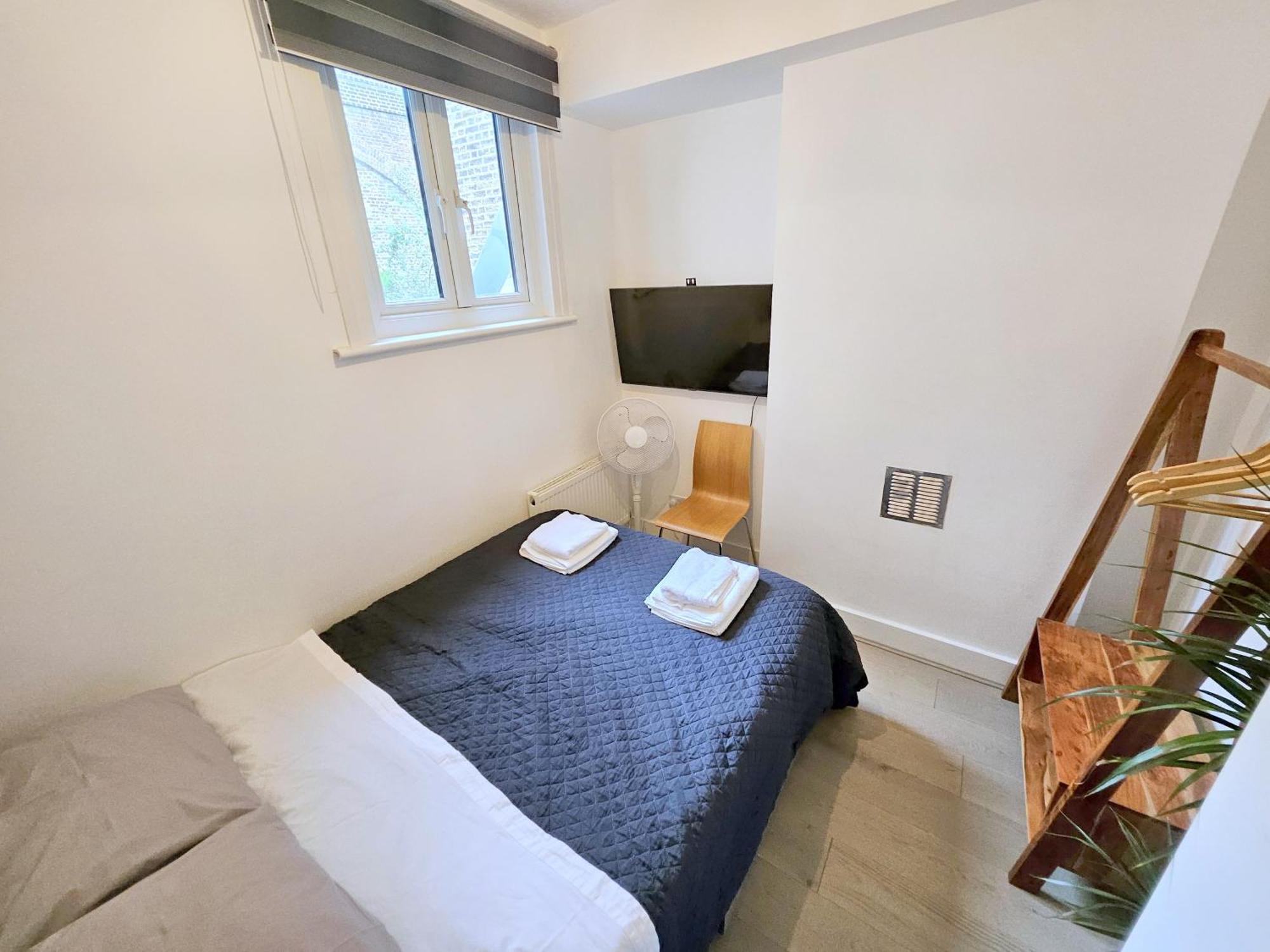 Two Bedroom Flat With Private Patio In Battersea London Eksteriør billede